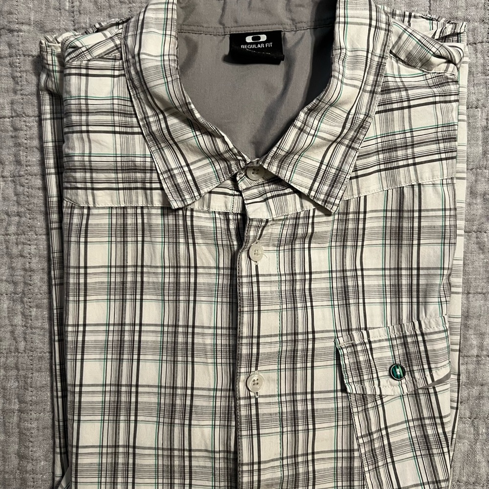 Oakley Men's Casual Plaid Shirt - Black, White, and Green
